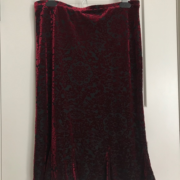SOLD Express velvet skirt - Picture 2 of 5